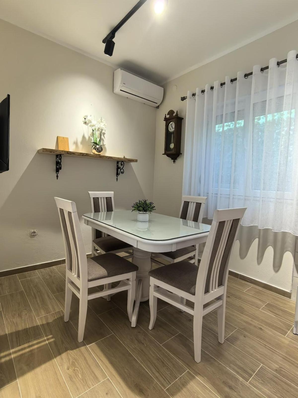 Appartement Sunny Hill - Parking - Fenced Garden - Luxury Loft à Kotor Extérieur photo